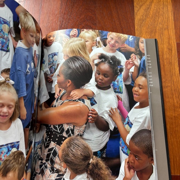 Barack Obama and Michelle Obama - 2 Hardcover Books - Picture 9 of 12